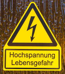 Warnschild Warnzeichen gefährliche elektrische Spannung Lebensgefahr