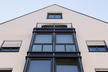 Fototapeta na wymiar Fassade in deutscher Stadt - Modern gebaut