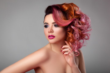 Naklejka premium Girl with curly hair.