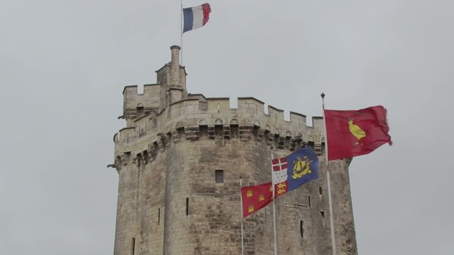 Флаг с замком и ключом