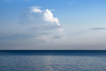 Obraz premium blue sky and sea