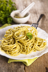 Pasta with parsley pesto and lemon