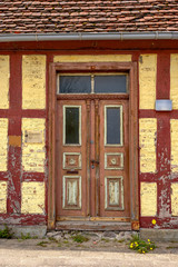 Historische Kassettentüre an einem ehemaligen Quartiershaus in Ludwigslust