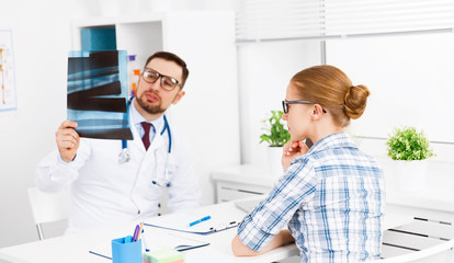 Fototapeta premium patient at a reception at the doctor looking an x-ray
