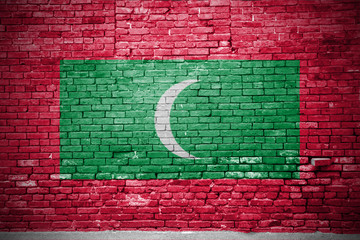 Ziegelsteinmauer mit Flagge Malediven