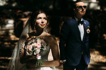 Blue eyed bride with a nice bouquet
