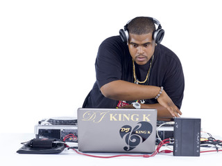 dj mixing using turntable and laptop