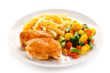 Grilled chicken fillet, penne and vegetables 