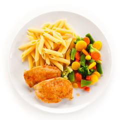 Grilled chicken fillet, penne and vegetables 
