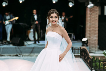 Naklejka premium Amazed bride on the wedding celebration