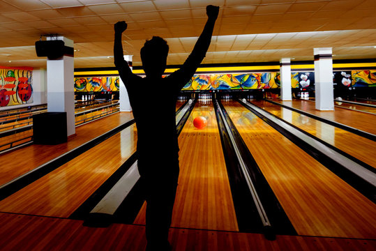 Man Bowling Images – Browse 136,117 Stock Photos, Vectors, and Video