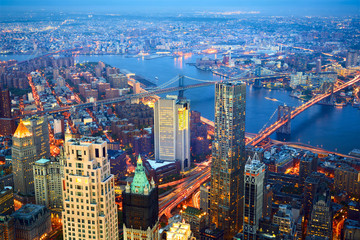 Aerial view of New York City skyline with Three Bridges at dusk - obrazy, fototapety, plakaty