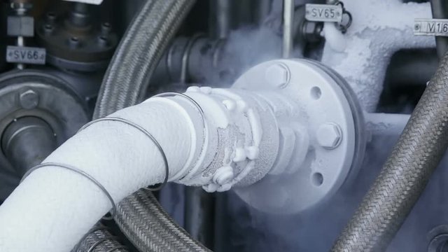 Liquid oxygen tube connection