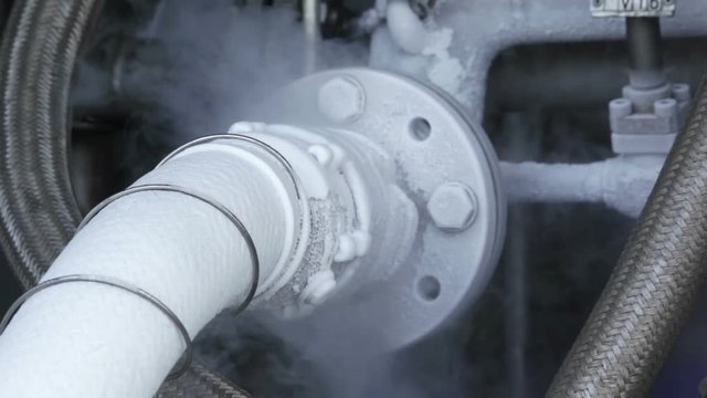 Liquid nitrogen tube connection