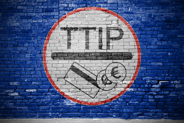 Ziegelsteinmauer mit TTIP Mautschild Graffiti