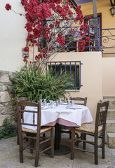 Fototapeta na wymiar table of a restaurant - outdoor