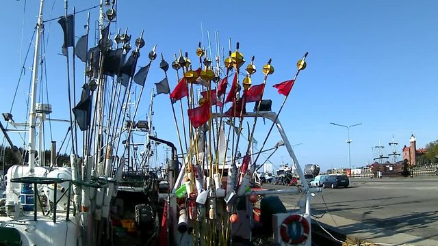 Markierungsbojen eines Fischkutters im Hafen von Ustka,Polen
