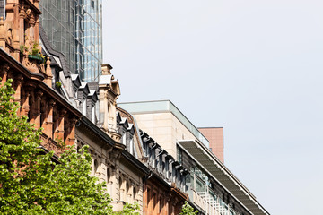 Obraz premium Architecture of old and new Buildings in financial district Frankfurt