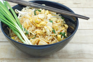 Thai fried noodle in black bolw with bean sprouts and Garlic chi