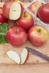 red apples is delicious on wood background.