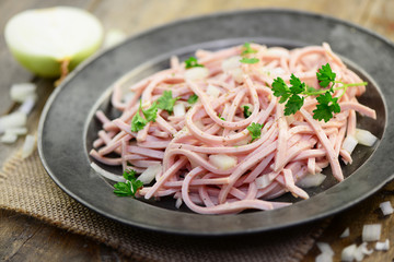 Wurstsalat Zwiebel Teller © photocrew