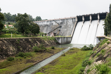 Fototapeta na wymiar View Inside Neyyar Dam