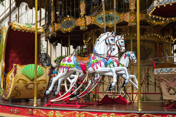 Fototapeta na wymiar Carousel in Avignon