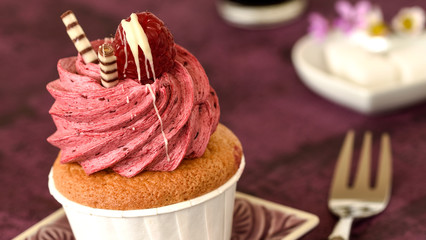 Cupcake mit Himbeere-close up