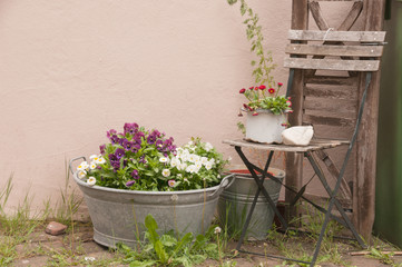 Romantischer Stuhl mit Blumen