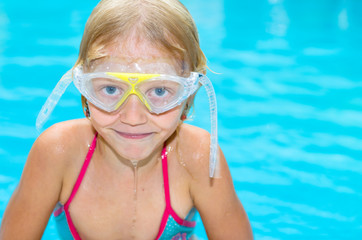 Naklejka premium child in the swimming pool