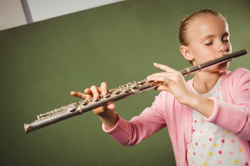 Girl playing the flute © WavebreakMediaMicro