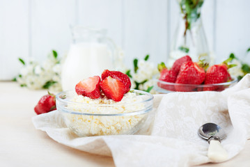 cottage cheese with strawberry and fresh berries