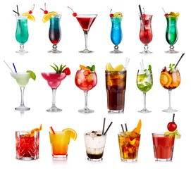 Foto auf Acrylglas Bar Set klassischer Alkoholcocktails isoliert