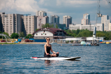 SUP beautiful girl yoga meditation01