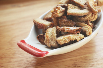 Fried pork skin