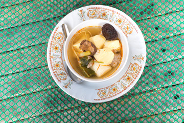 Clear soup with bean curd minced pork