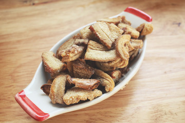 Fried pork skin