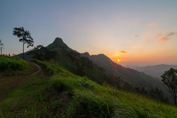 Obraz premium sunrise at the mountain in morning time