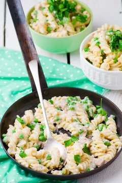 Pasta With Green Peas, Tuna  And Creamy Sauce