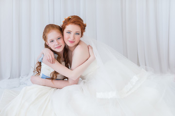 Obraz na płótnie Canvas bride with her sister