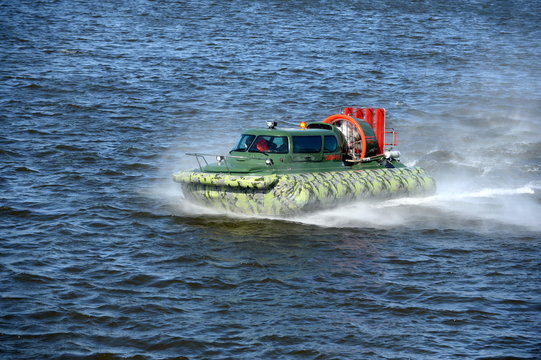 Amphibious boat "Slavir 636"