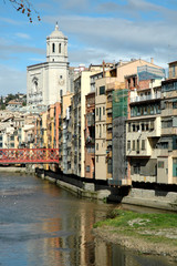Gérone, Espagne,  les maisons Maso le long de la rivière Onyar