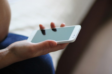 to hold the phone in hand
