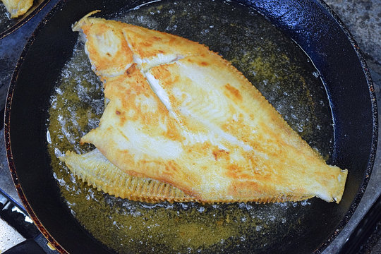 Maischolle in der Pfanne