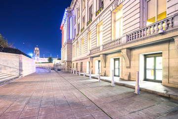 Fototapeta na wymiar empty footpath near wall of city hall in san francisco