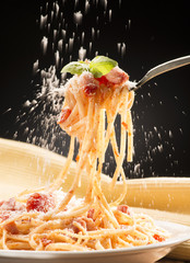 fork with spaghetti and parmesan cheese - 110865422