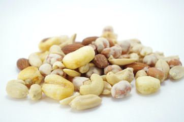 ミックスナッツ　白背景