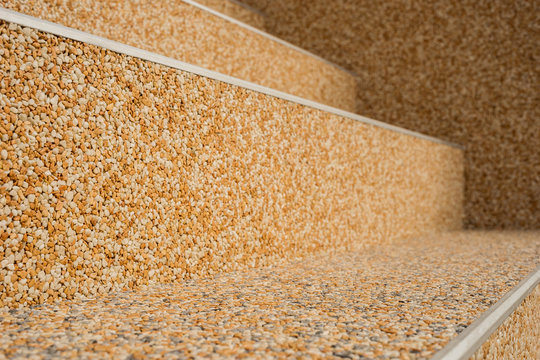 Au&szlig;entreppe in beige mit Kieselbeschichtung im Halbprofil &ndash; closeup
External staircase in beige with gravel coating in semi profile - closeup
