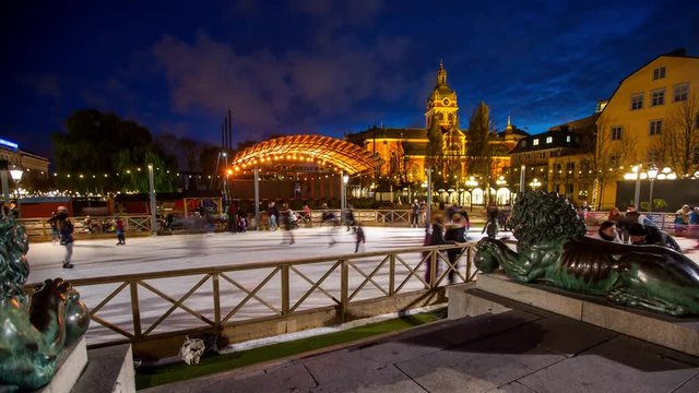 Ice skating. Skating rink in Kungstr&auml;dg&aring;rden, a park in central Stockholm, Sweden