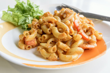 Fried macaroni with egg and tomato sauce